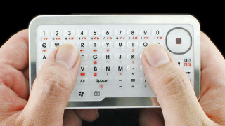 Illustration for article titled This Mouse-Keyboard Combo Is Smaller Than Your Smartphone